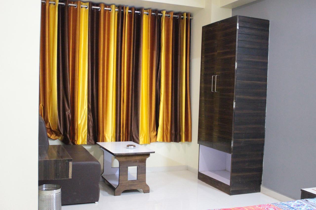 Apollo Hotel Ahmedabad Exterior photo